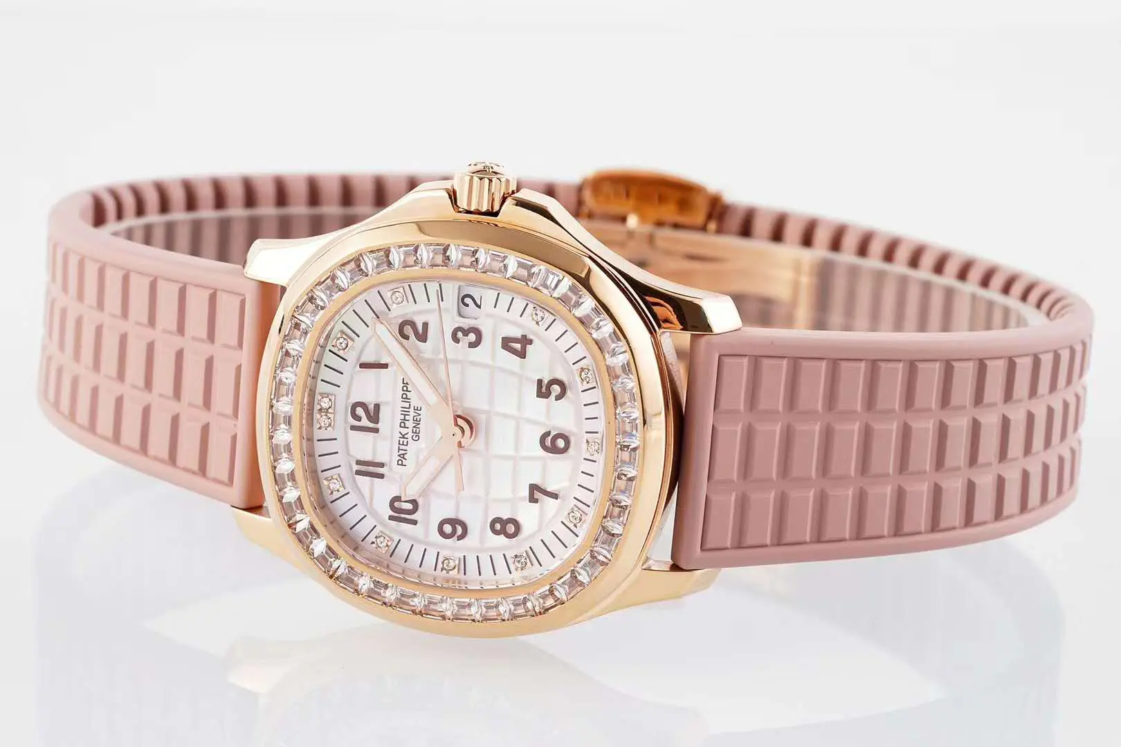 Aquanaut Luce 5072R MOP Dial in Rose Gold - Image 6