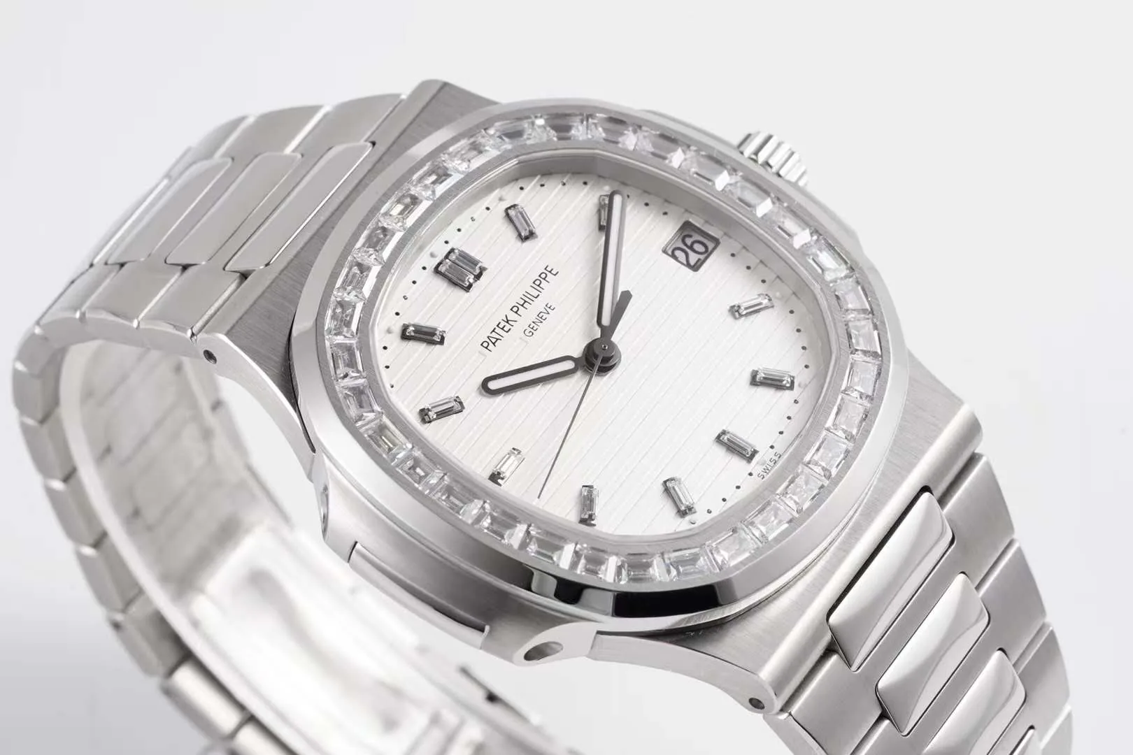 Nautilus Jumbo 5711/1A-011 White Dial with Diamond Bezel - Image 5