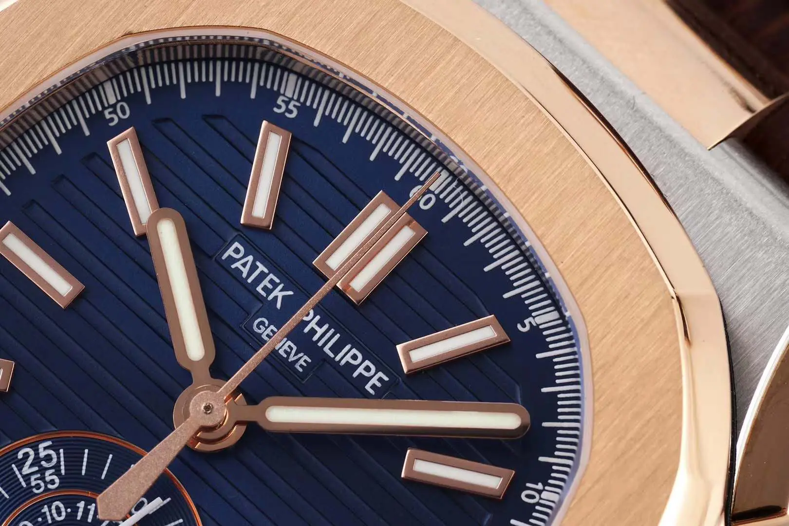 Nautilus Chronograph 5980/1AR en acero y oro rosa con correa de piel marrón - Imagen 4