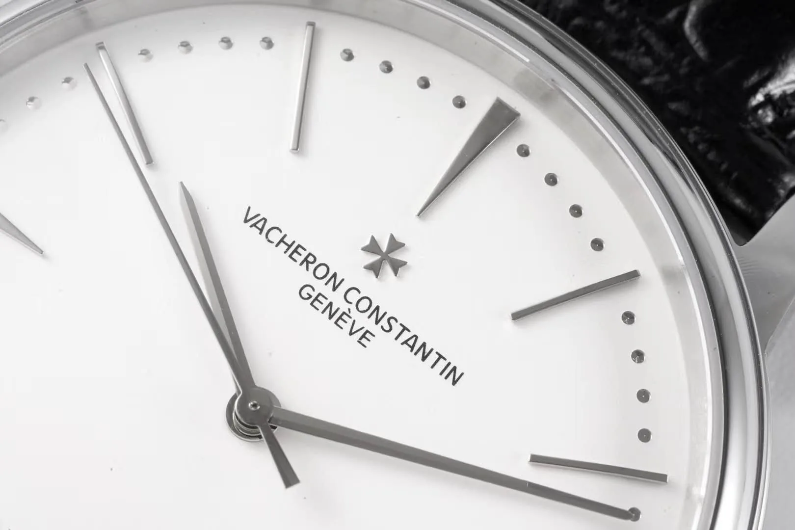 Patrimony White Dial in White Gold Ref: 85180 - Image 4