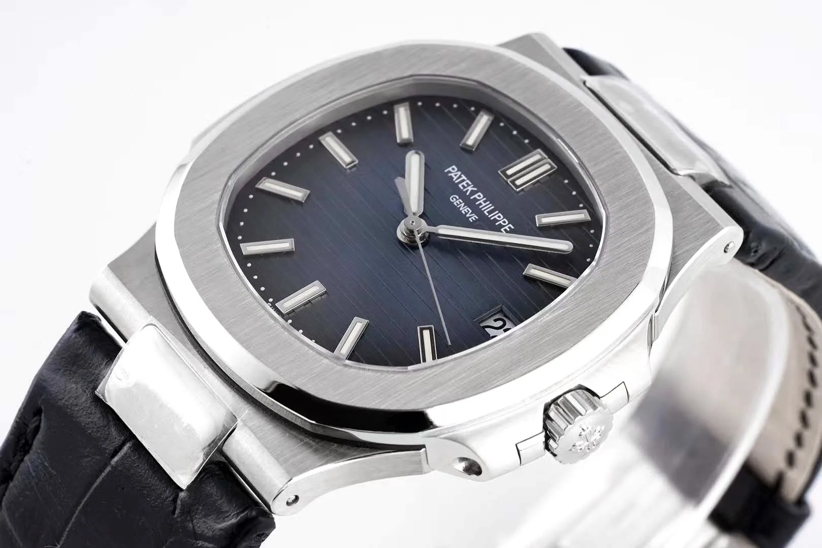 Nautilus Jumbo 5711 Blue Dial in Steel with Black Leather Strap - Image 4