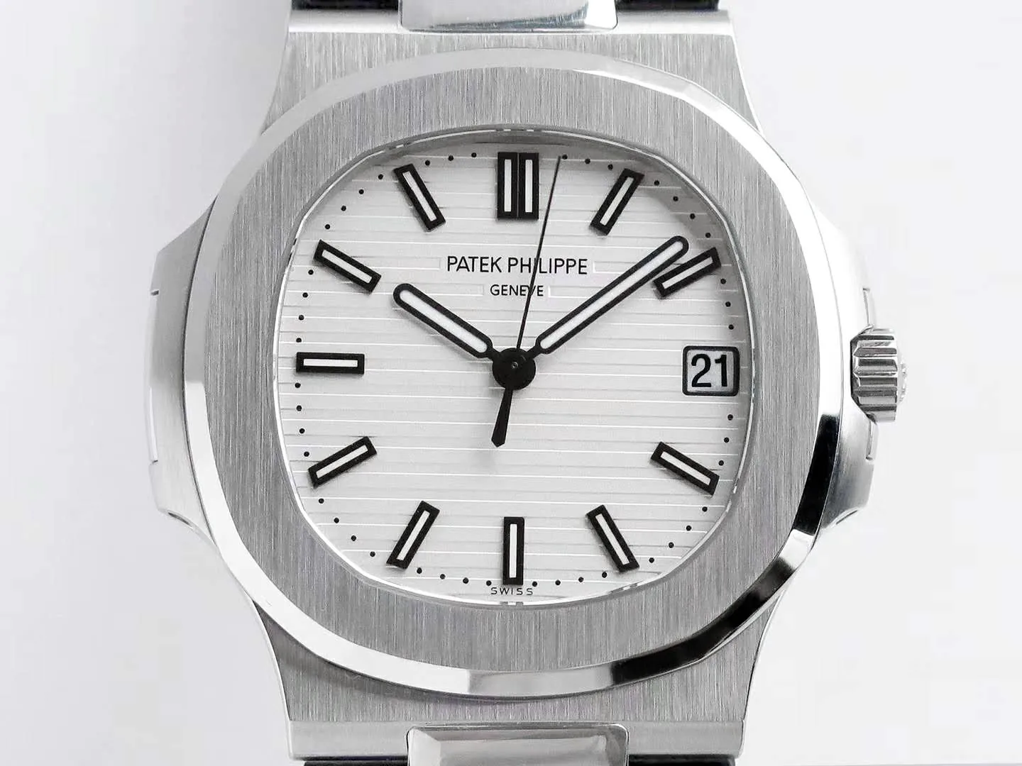 Nautilus Jumbo 5711 cadran blanc en acier avec bracelet en cuir noir – Image 3