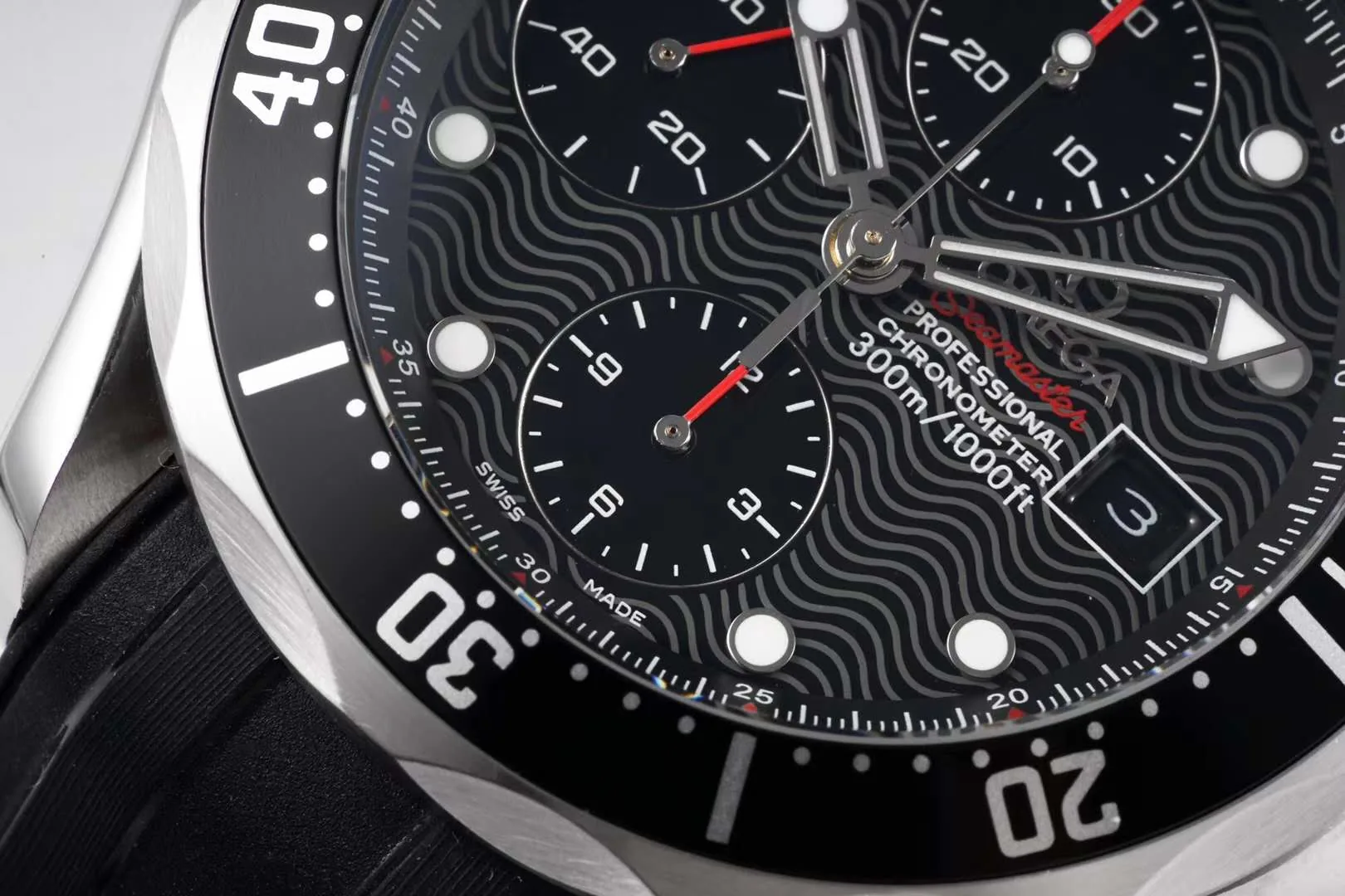 Seamaster Diver 300m chronographe cadran noir sur bracelet en caoutchouc – Image 5