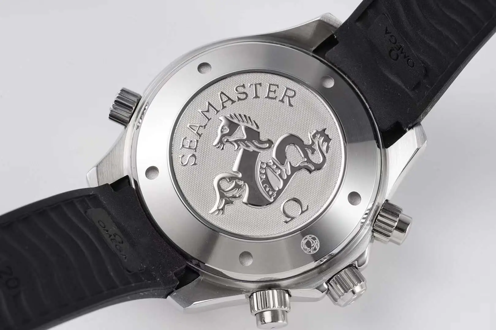 Seamaster Diver 300m chronographe cadran noir sur bracelet en caoutchouc – Image 7