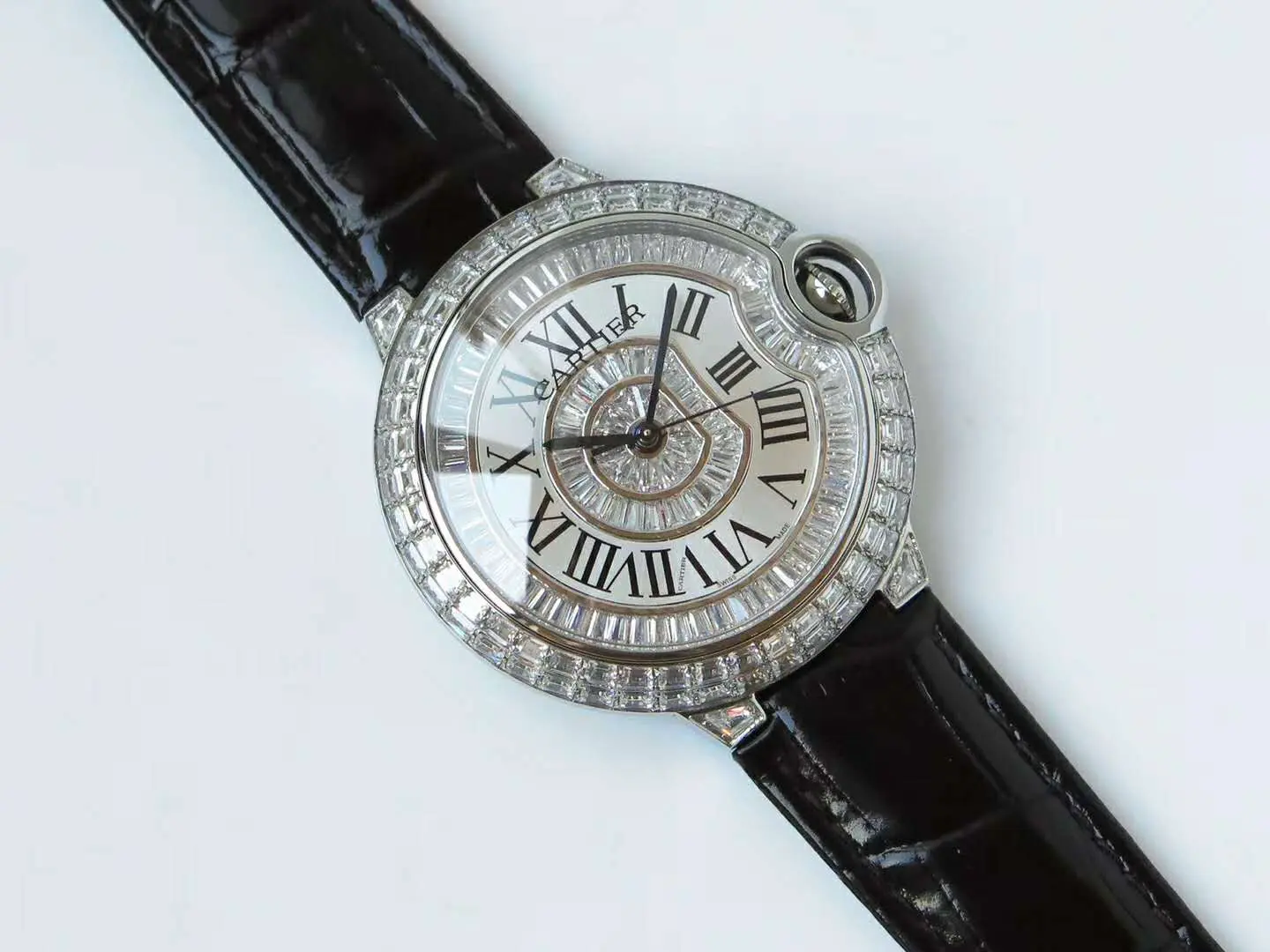 Ballon Bleu de Cartier 42mm White Dial with Diamonds in Rose Gold - Image 4