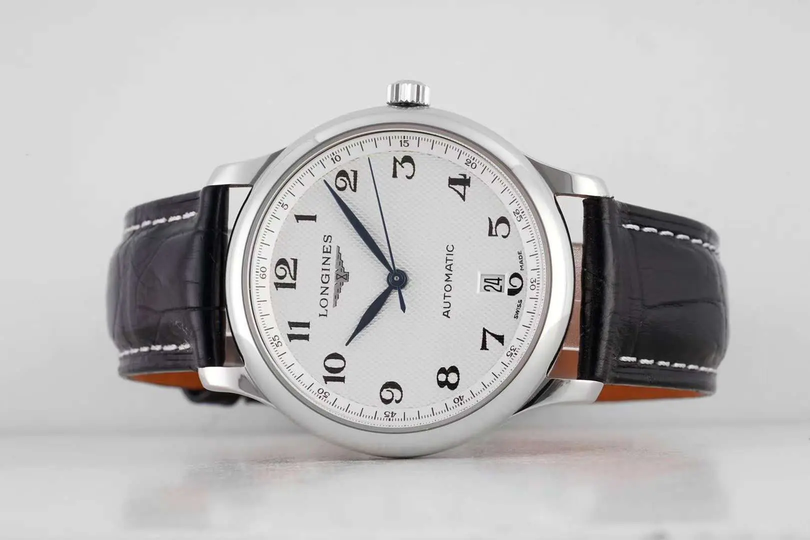 Master Collection quadrante bianco su cinturino in pelle nero - immagine 3