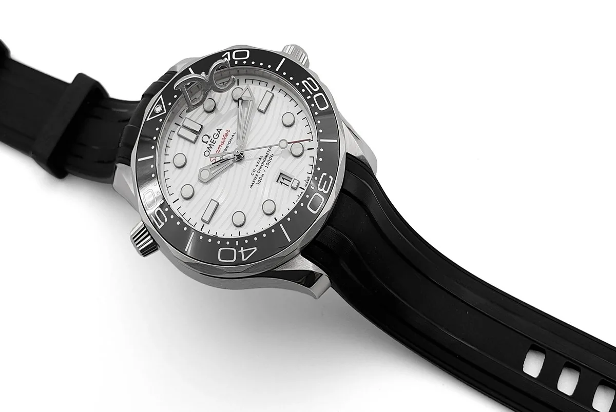 Seamaster Diver 300M Co-Axial Master Chronometer White Dial on Black Rubber Strap - Image 3