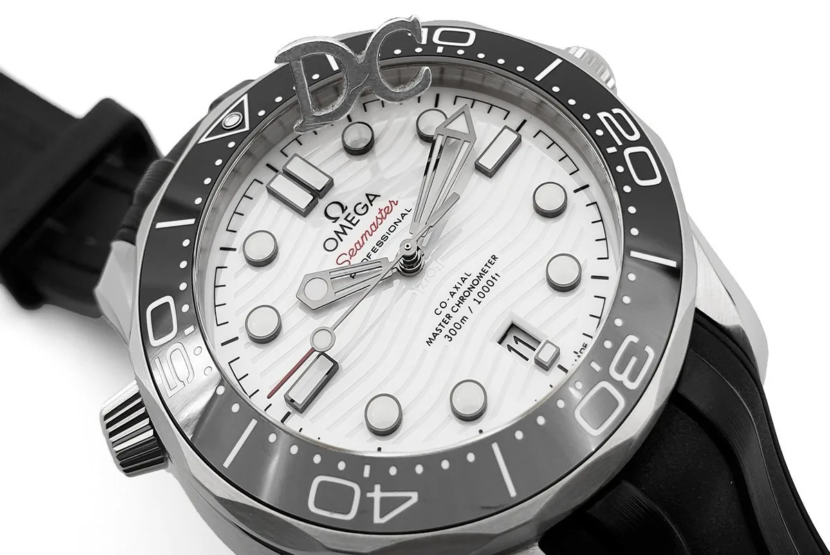Seamaster Diver 300M Co-Axial Master Chronometer White Dial on Black Rubber Strap - Image 4
