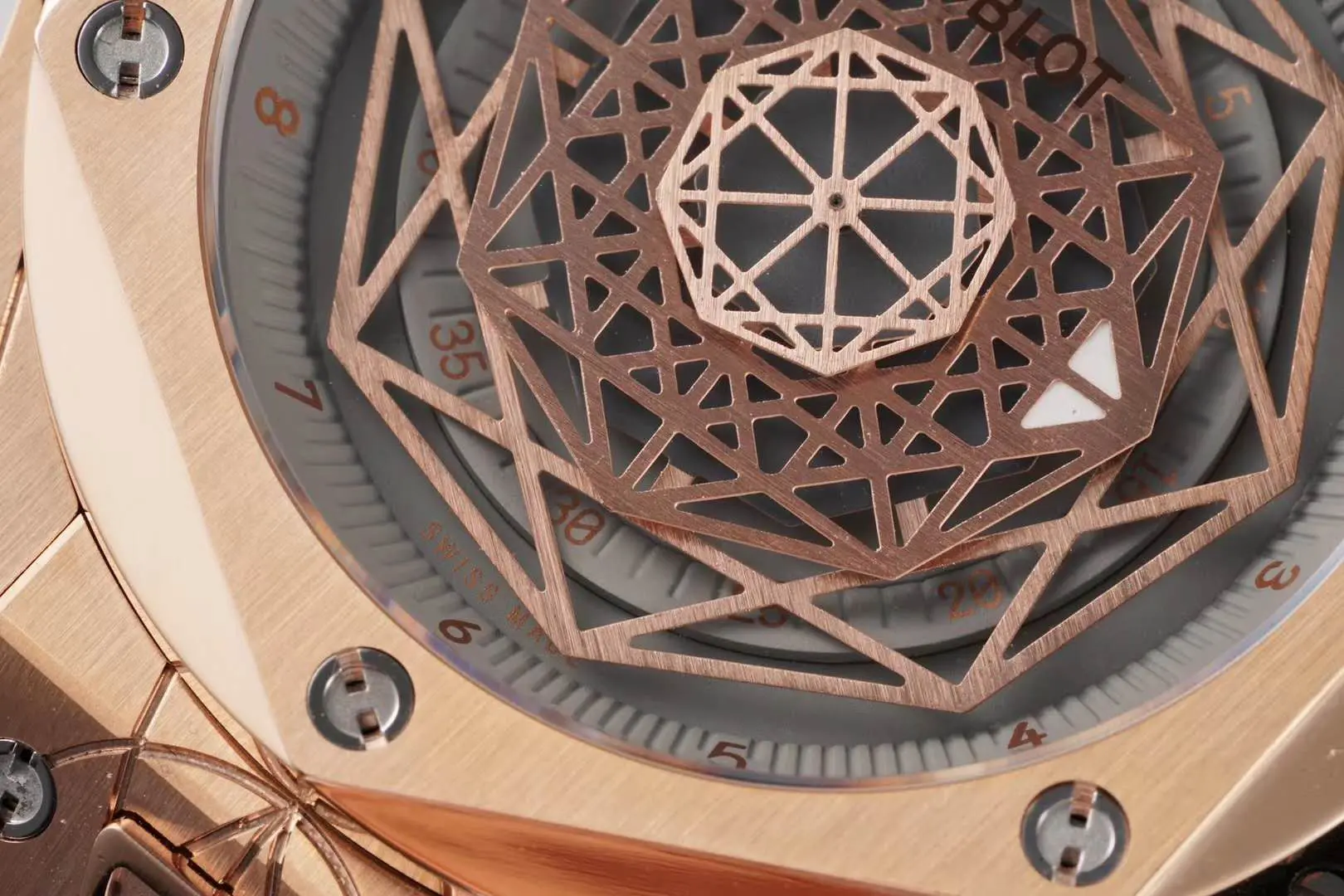 Big Bang Unico Sang Bleu in Rose Gold on Brown Leather Strap - Image 3