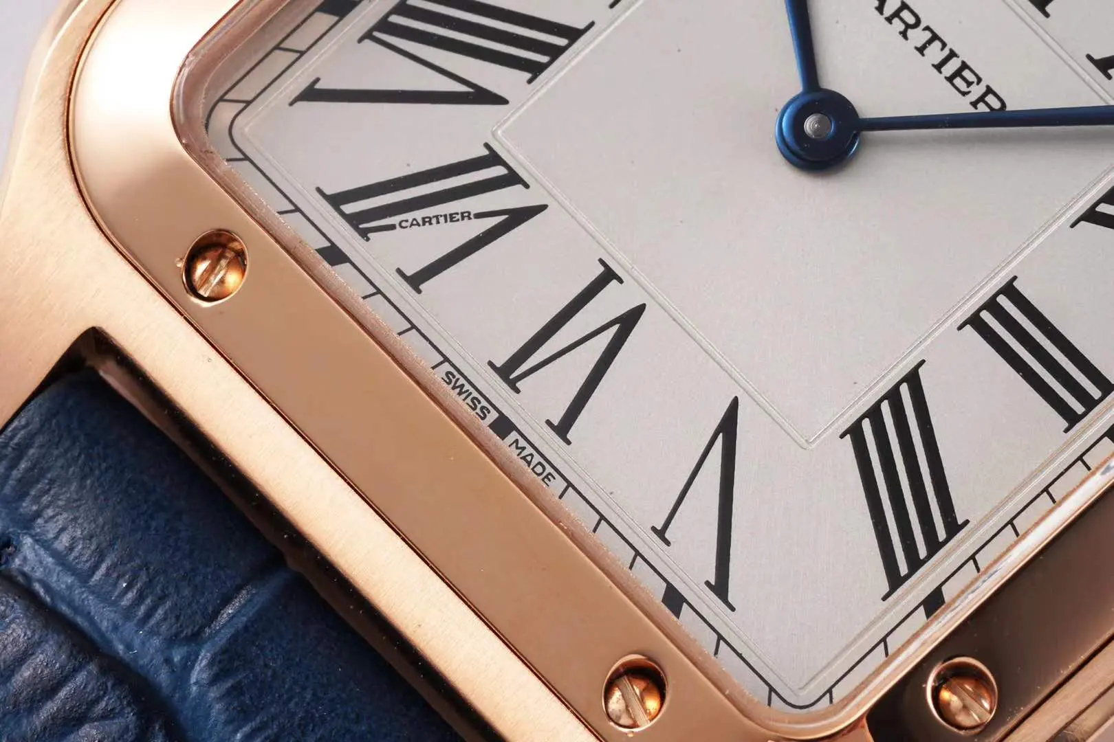 Santos-Dumont quadrante bianco in oro rosa su cinturino in pelle blu - immagine 3