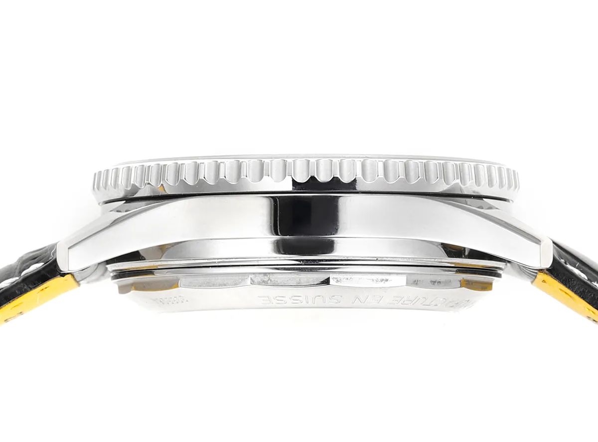 Navitimer B01 Chronograph 43 schwarzes Zifferblatt in Stahl am Lederarmband Ref. AB0138211B1P1 – Bild 6