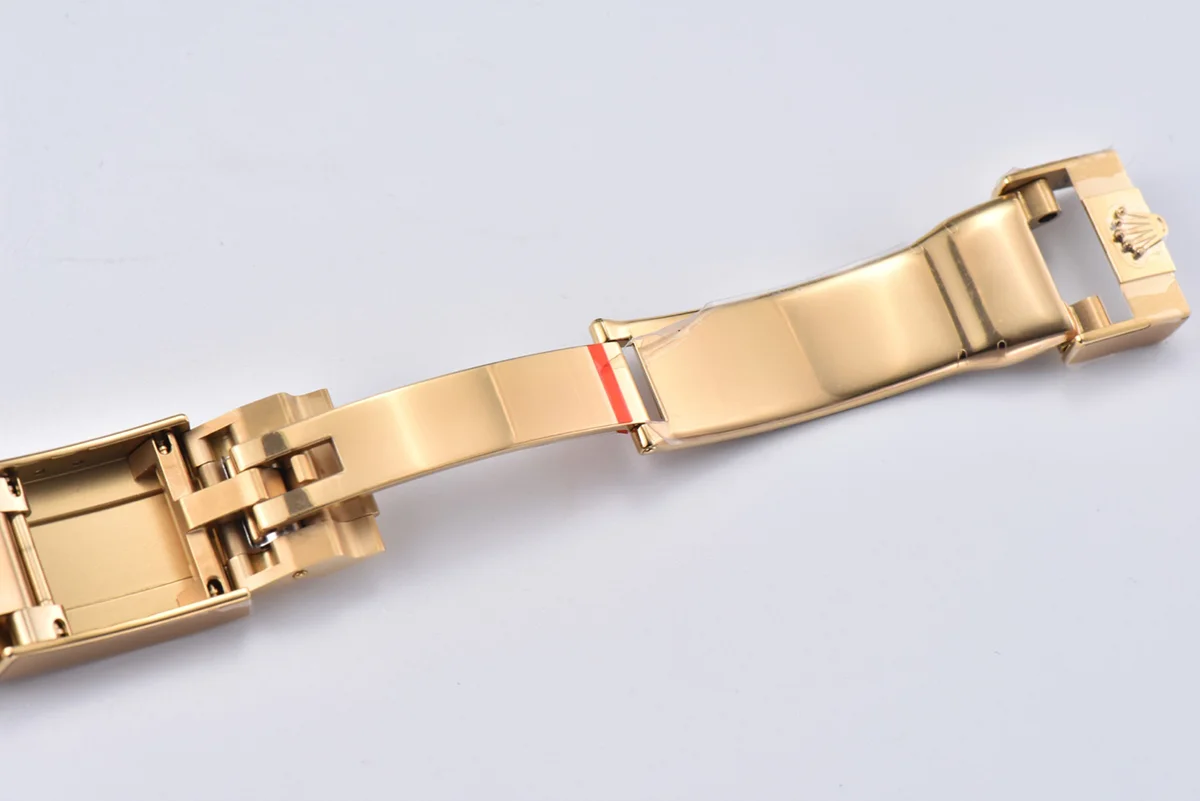 Daytona 116508 Champagne/Black Dial in Yellow Gold