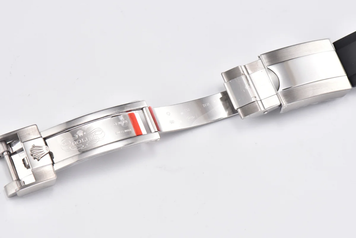 Daytona 116519 White Dial in White Gold on Rubber Strap