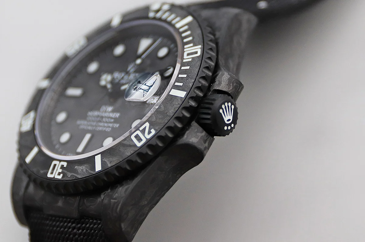 DIW Submariner All Carbon Black