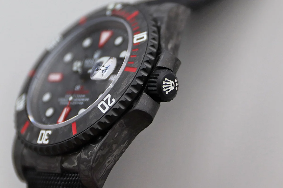 DIW Submariner Carbon Red