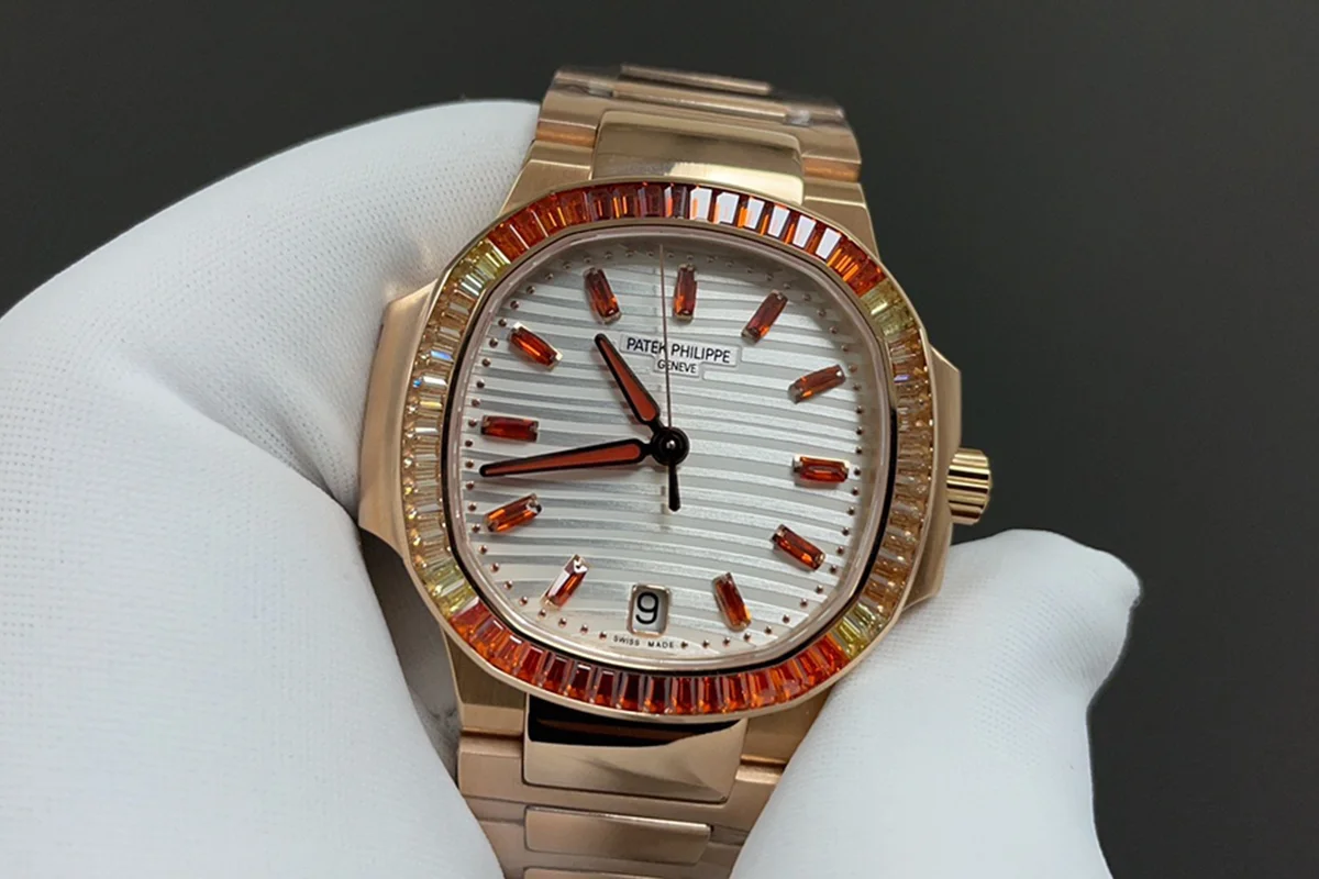Nautilus 7118 White Dial with Diamond Markers in Rose Gold