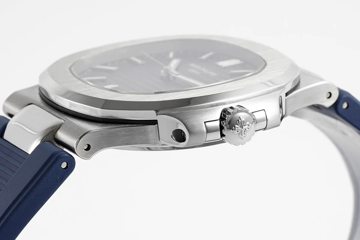 Nautilus Jumbo 5711/1A Blue Dial on Rubber Strap