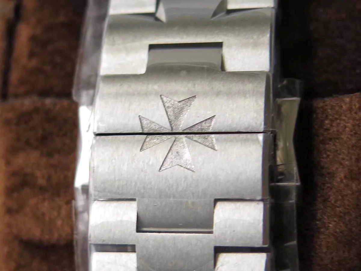 Overseas Dual Time Black Dial in Steel