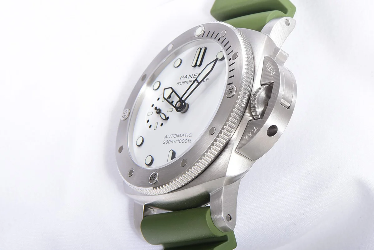 PAM1226 Submersible QuarantaQuattro Bianco 44mm