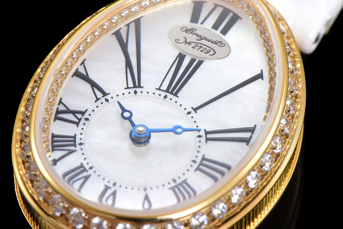 Reine de Naples in Yellow Gold 8928BA White Leather Strap