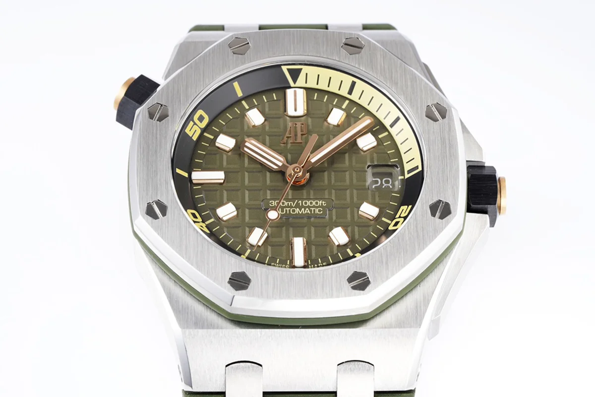 Royal Oak Offshore Diver Steel Khaki Dial Ref. 15720ST.OO.A052CA.01