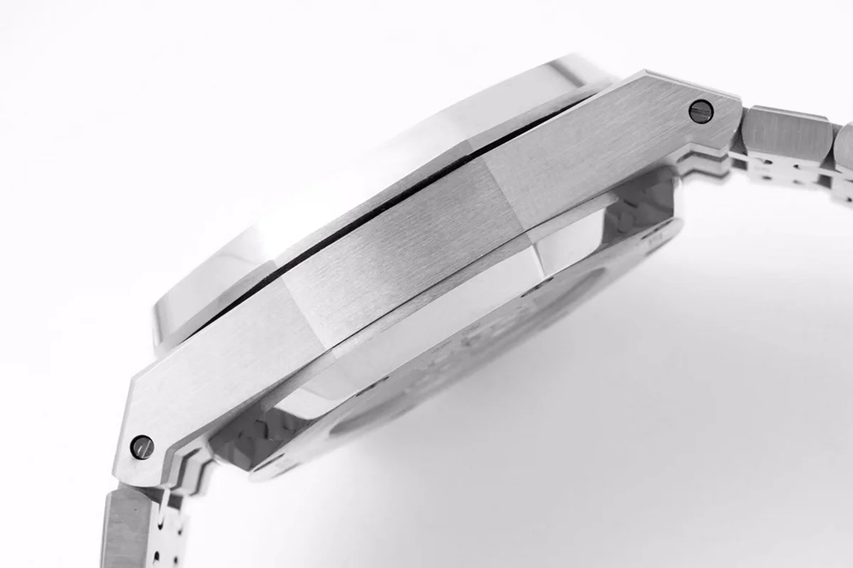 Royal Oak Self-Winding Chronograph White Dial in Steel