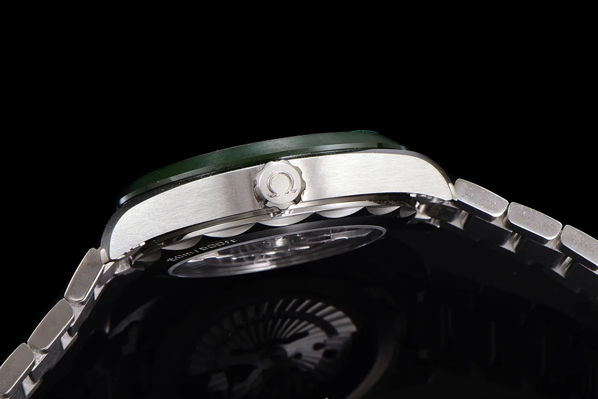 Seamaster Aqua Terra Worldtimer Master Chrononometer Green Dial on Bracelet