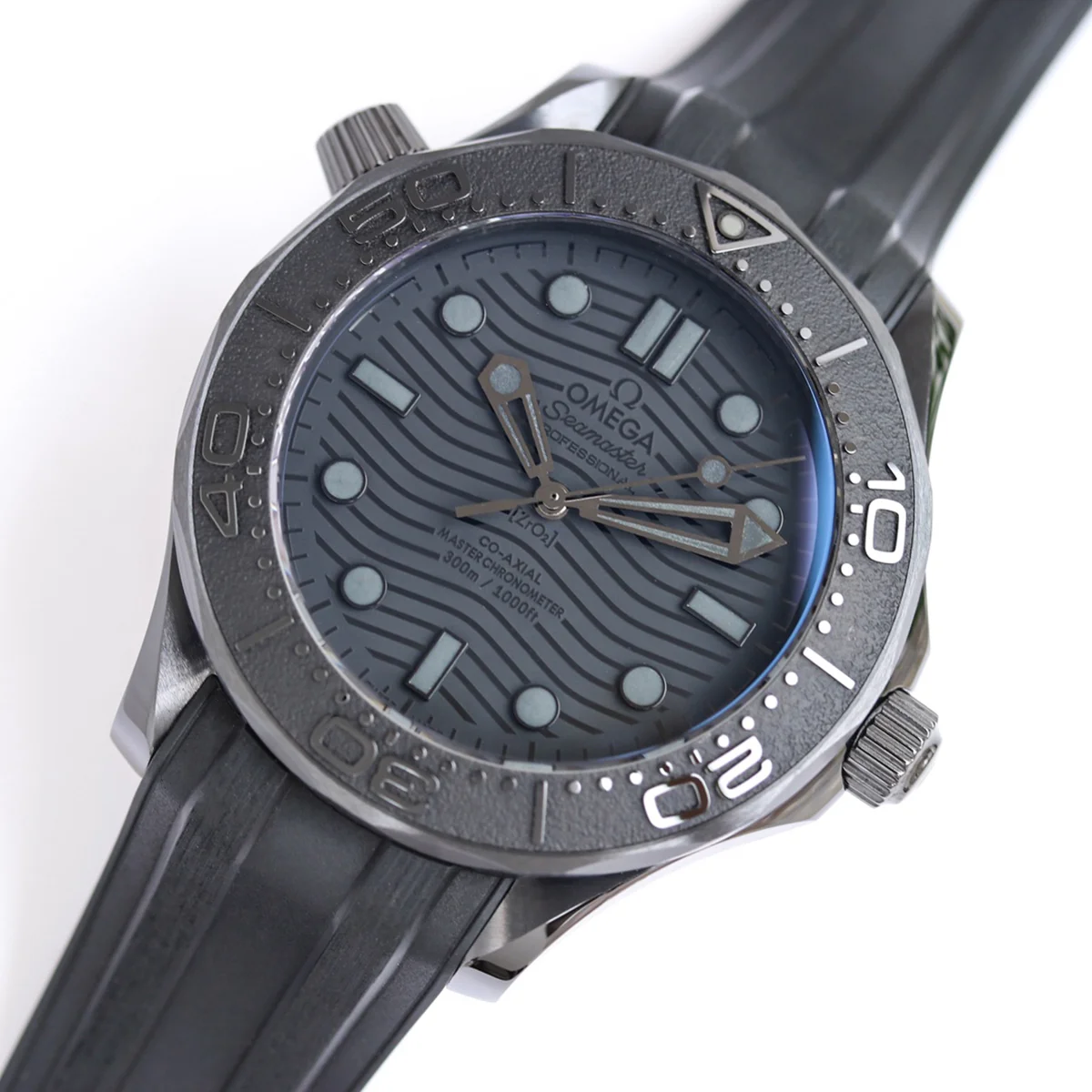 Seamaster Diver 300M Co-Axial Master Chronometer 43.5mm 210.92.44.20.01.003 on Rubber Strap
