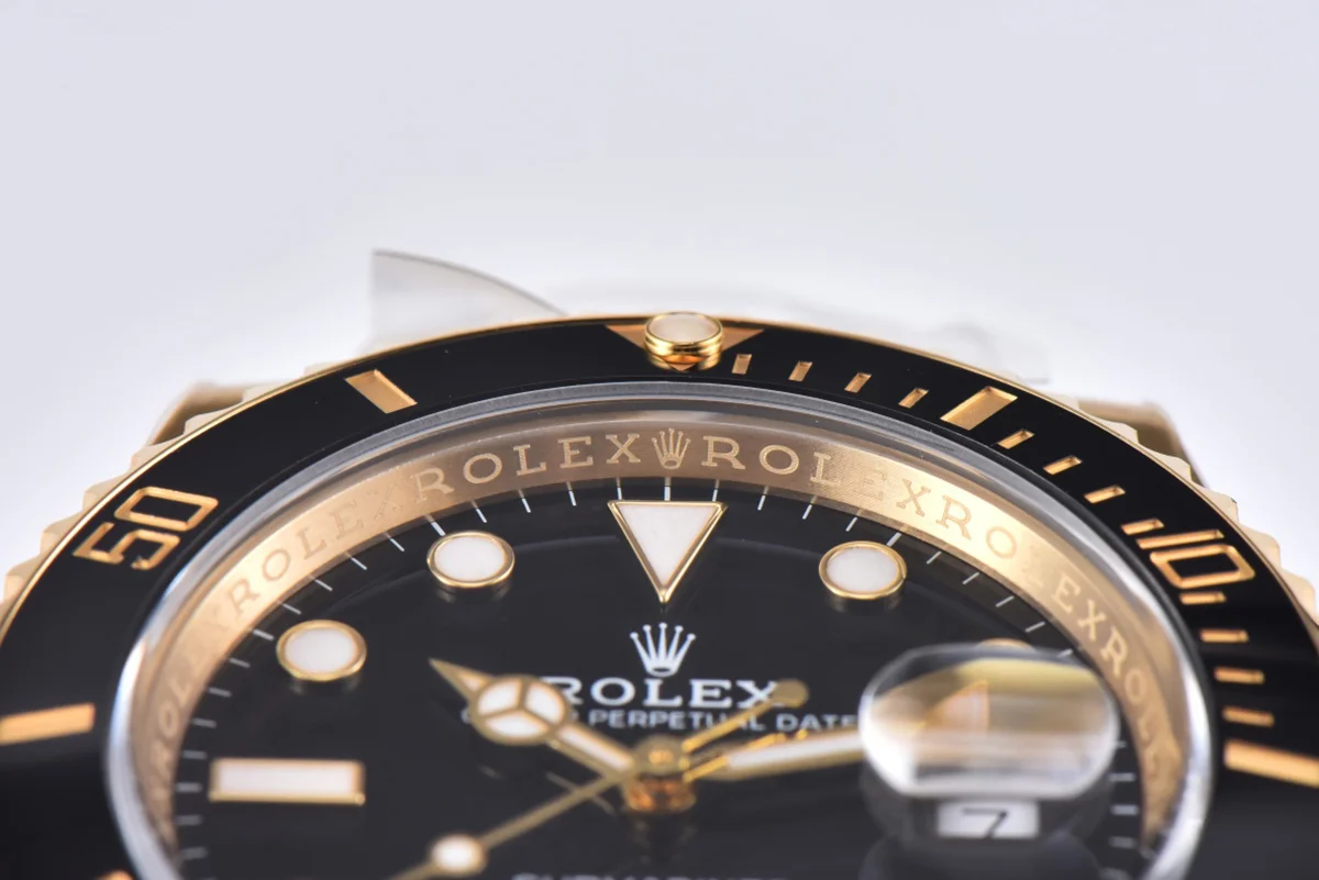 Submariner 40 116618LB Black Ceramic in Gold