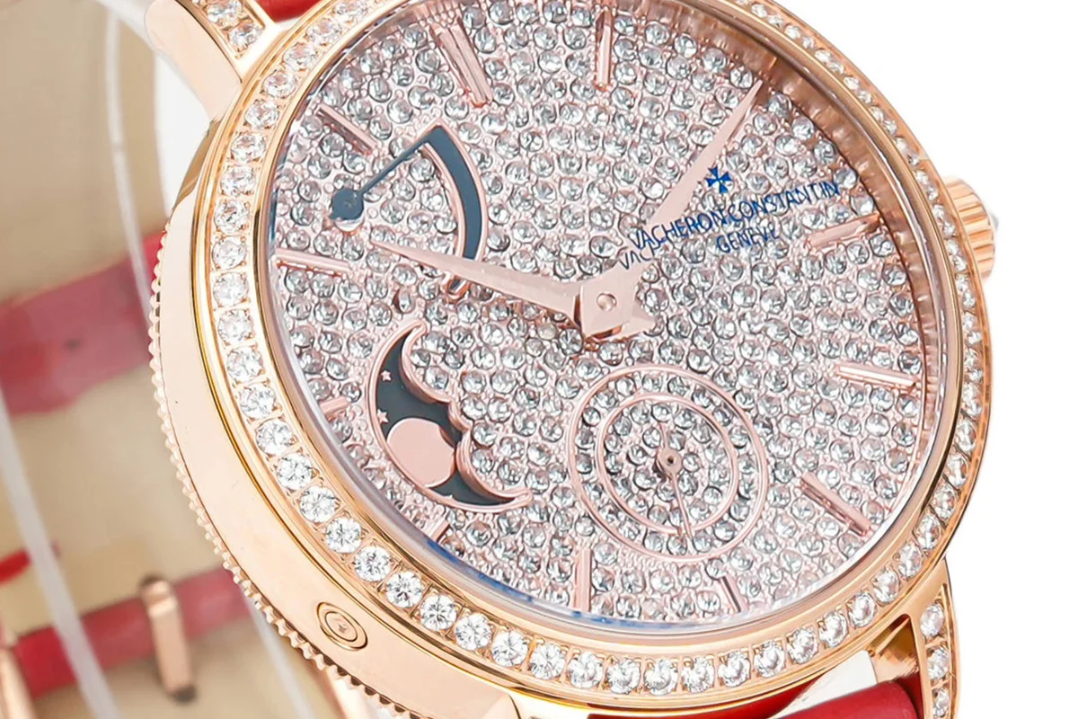 Traditionelle Moon Phase Diamond Paved Dial in Pink Gold
