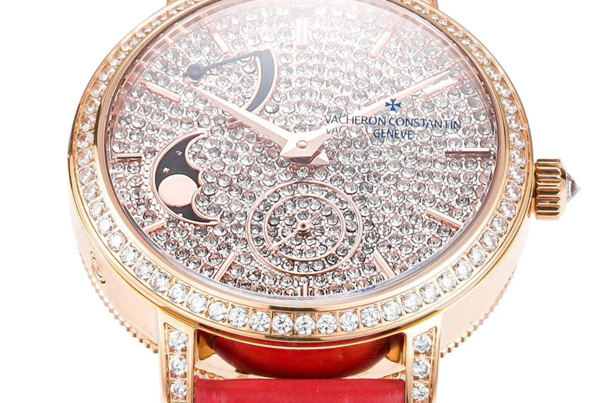 Traditionelle Moon Phase Diamond Paved Dial in Pink Gold