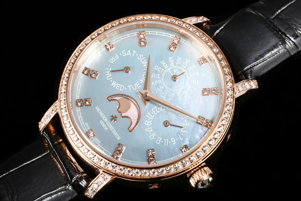 Traditionelle Perpetual Calendar Ultra-Thin 4305T000R Blue Dial in Pink Gold